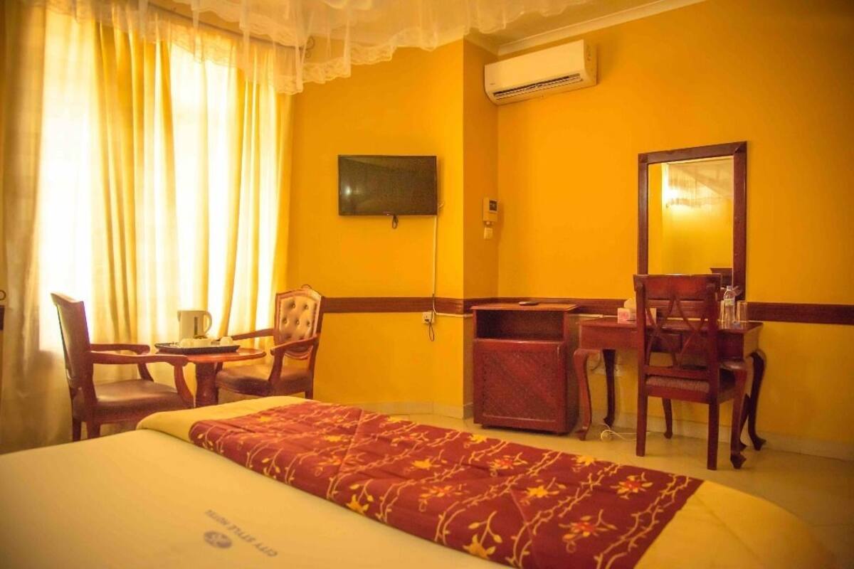 executive room | desk, free wifi, bed sheets