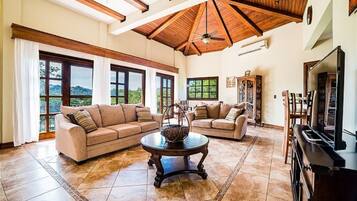 House | Living area | Flat-screen TV