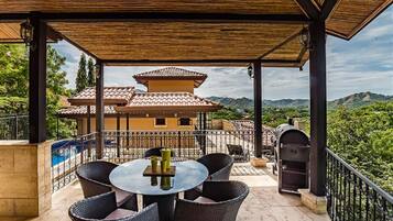 House | Terrace/patio