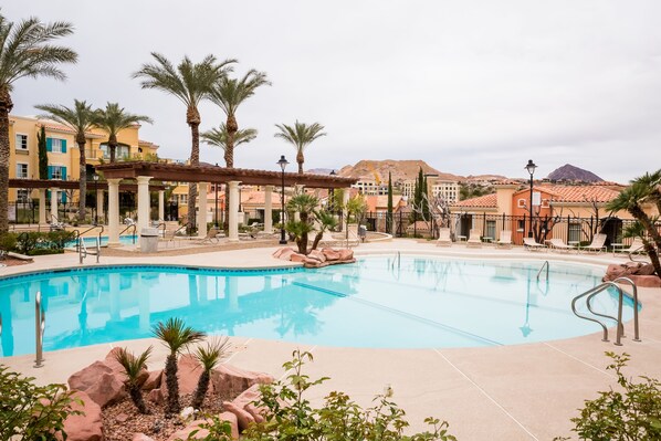 屋外プール、温水プール