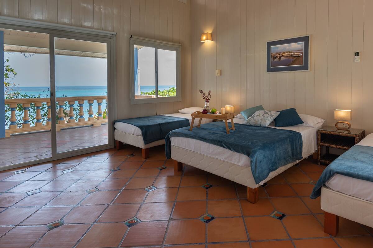 Luxury Villa, Multiple Bedrooms, Private Bathroom (10 Rooms - 20 pax) | Bed sheets