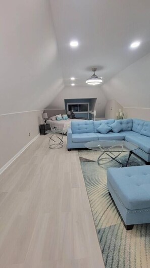 TV, fireplace, streaming services, stereo - Romantic Escape to The Luxury Loft (Detroit)