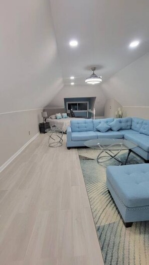 TV, fireplace, streaming services, stereo - Romantic Escape to The Luxury Loft (Detroit)