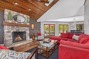 Smart TV, fireplace, DVD player, ping pong - Holland Luxury Retreat-not your typical rental! (Holland)