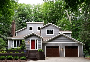 Exterior - Holland Luxury Retreat-not your typical rental! (Holland)