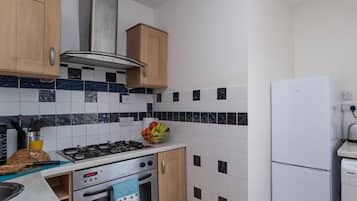 Fridge, microwave, oven, coffee/tea maker