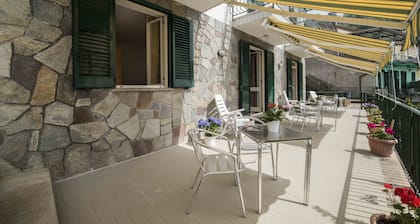Sunflower with en-suite bathroom - hiking Amalfi coast - Path of Gods