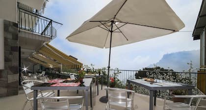 Sunflower with en-suite bathroom - hiking Amalfi coast - Path of Gods