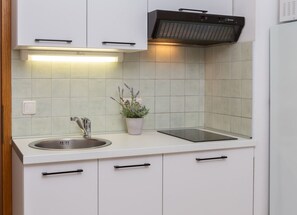 Frigorifero, microonde, lavastoviglie, macchina per tè/caffè