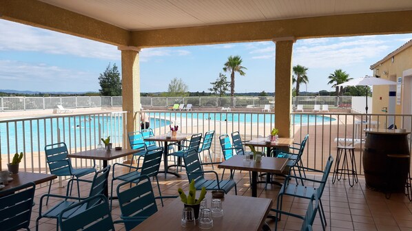 Outdoor dining - Comfortable villa 3 *** (Beziers)