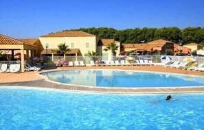Piscine couverte, piscine extérieure