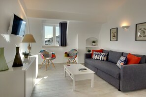 Appartement, 1 slaapkamer | Woonkamer | Een lcd-televisie