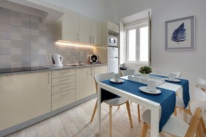 Appartement, 2 chambres | Repas dans la chambre