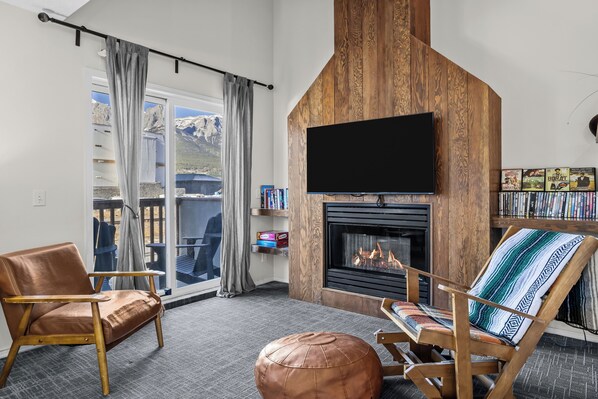 TV, fireplace, DVD player