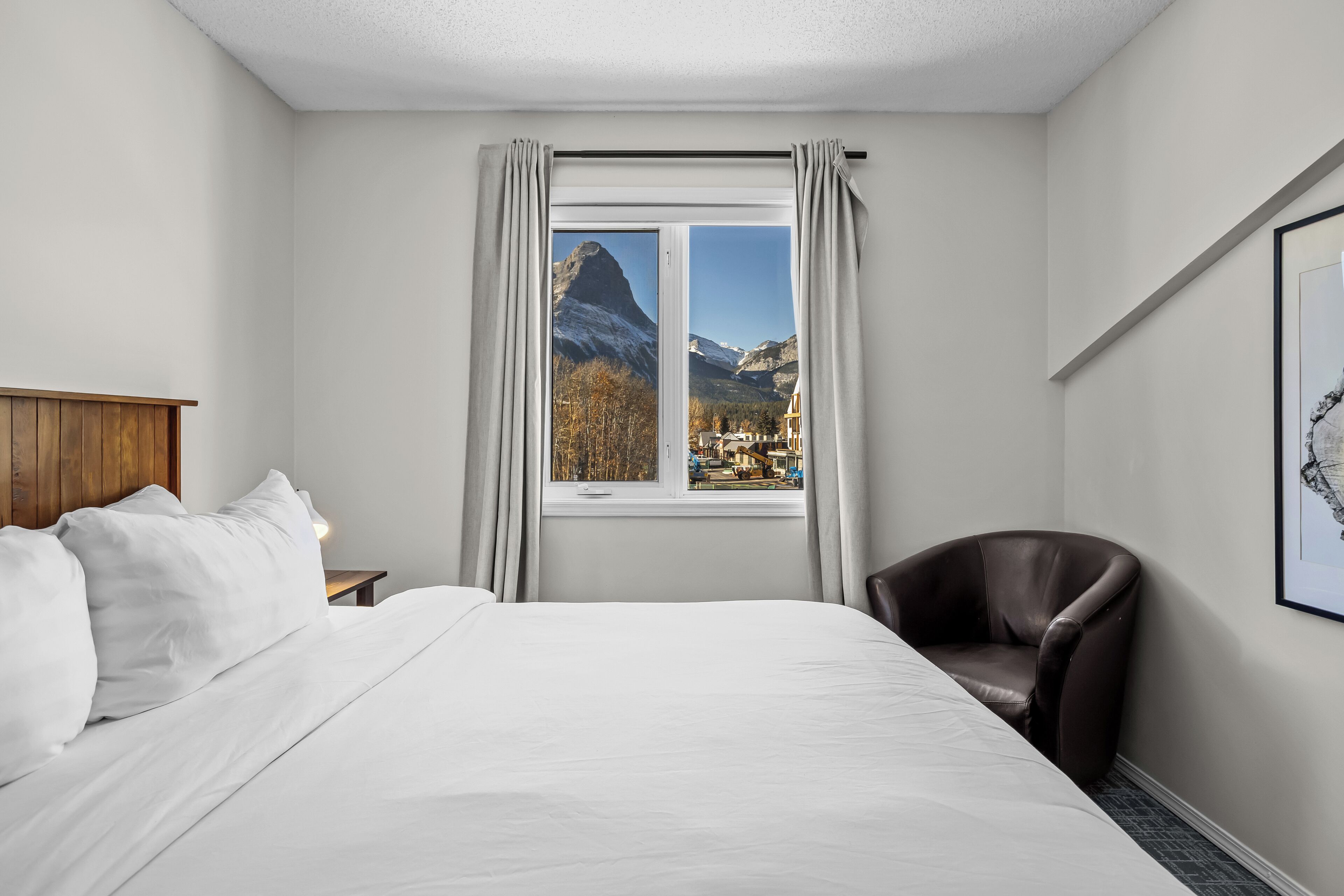 3 bedrooms, memory foam beds, iron/ironing board, travel crib