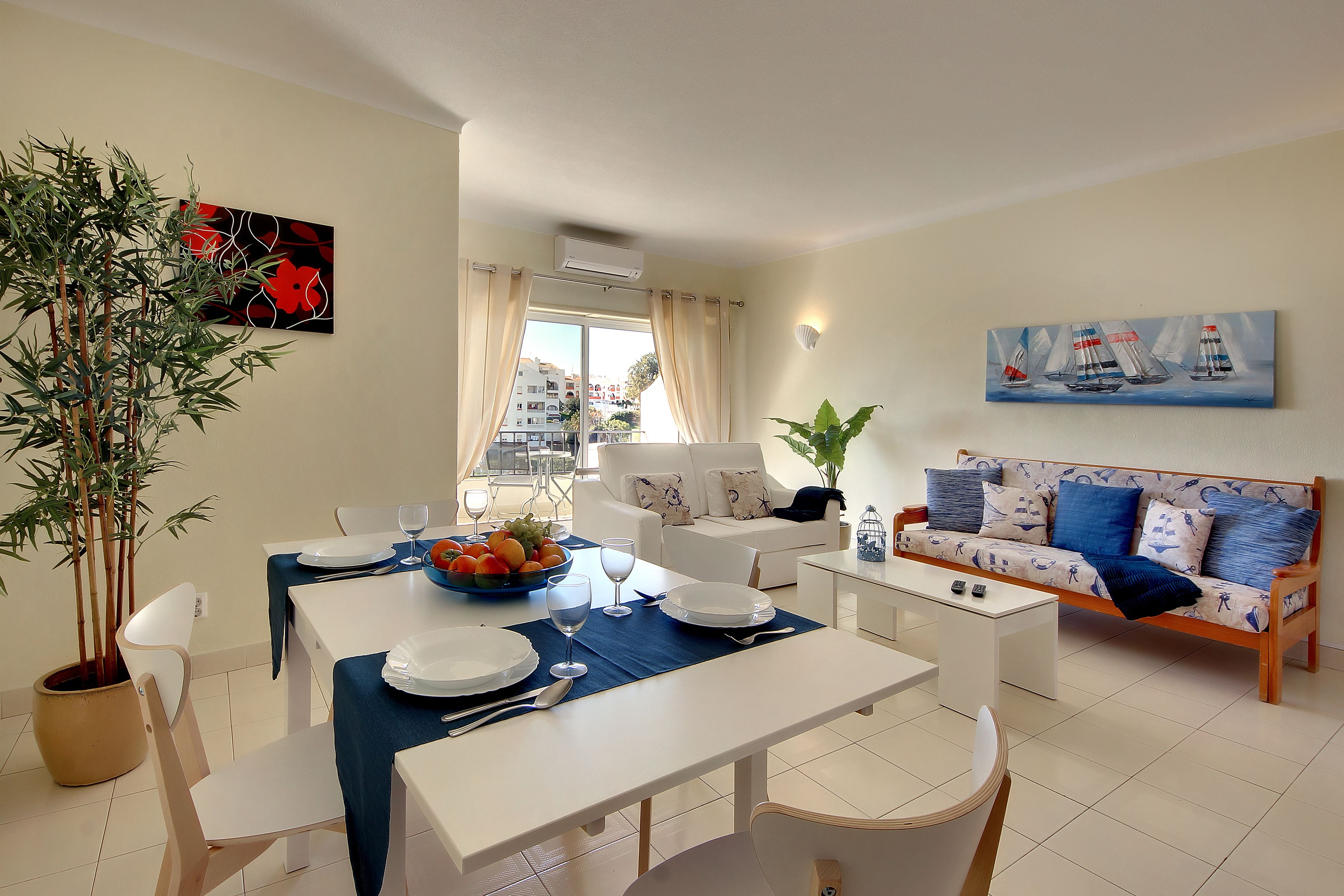 Apartment, 1 Bedroom, Balcony, Sea View | In-room dining