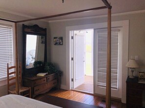 4 habitaciones, tabla de planchar con plancha, wifi y ropa de cama 