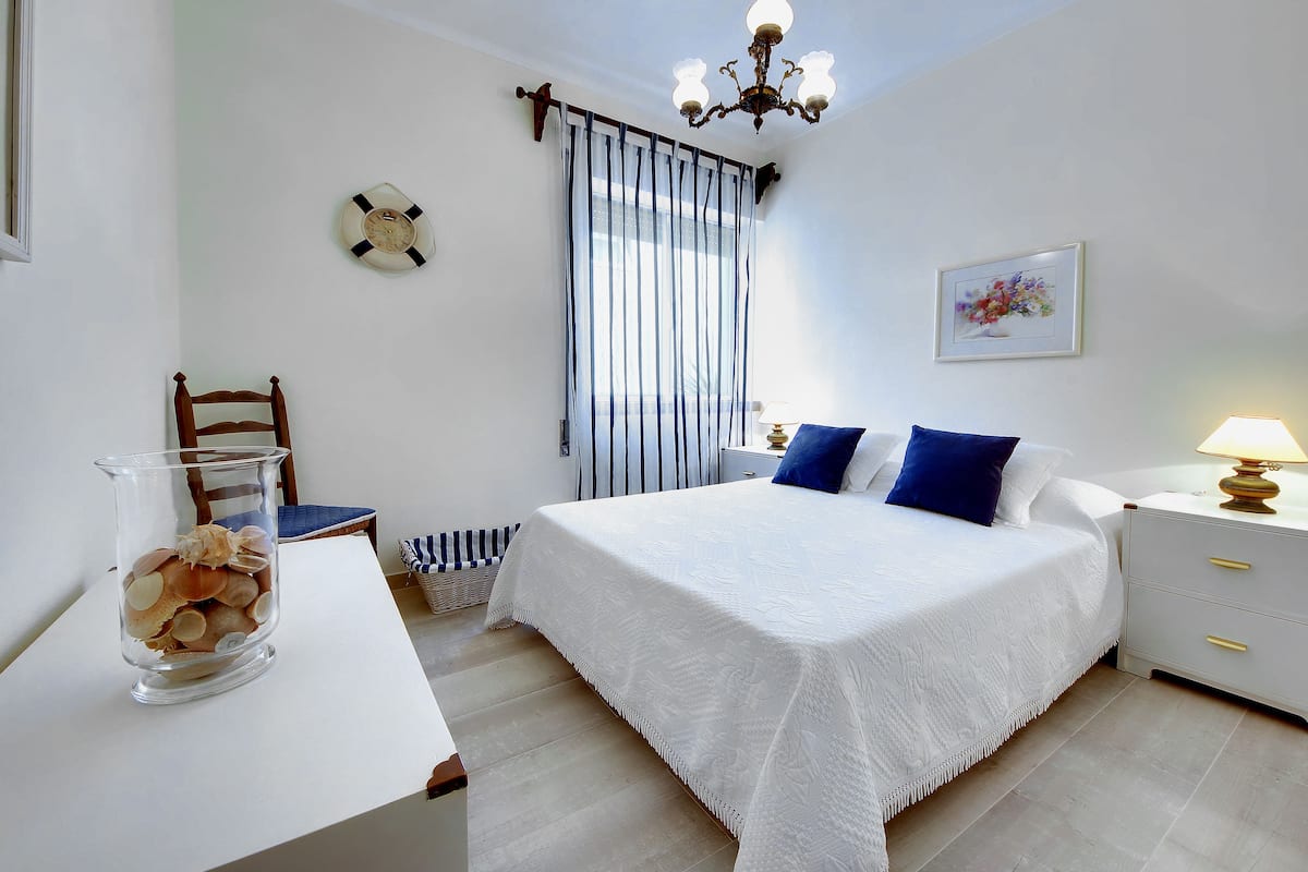 Apartment, 3 Bedrooms, Terrace, Ground Floor | 3 bedrooms, in-room safe, individually furnished, iron/ironing board