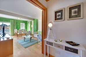 Departamento, 1 habitación, balcón, vista a la marina | Sala de estar | Televisión LCD 