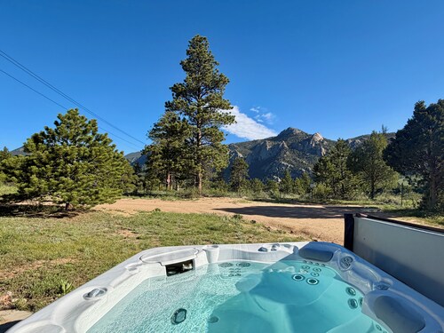 Peaceful Mountain Retreat! Hot Tub Stargazing & Epic Lumpy Ridge Views!
