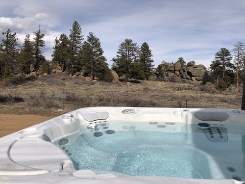 Hot Tub for Stargazing! Peaceful Totally Remodeled Studio! Excellent Location! 