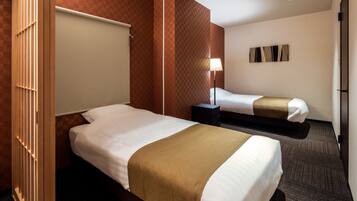 Executive Suite, Multiple Beds, Non Smoking, Hot Tub | Premium bedding, pillow-top beds, minibar, individually decorated