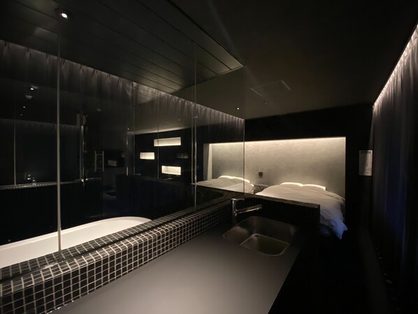 Suite familiar, para no fumadores | Cocina privada | Refrigerador con congelador, microondas, horno y utensilios de cocina