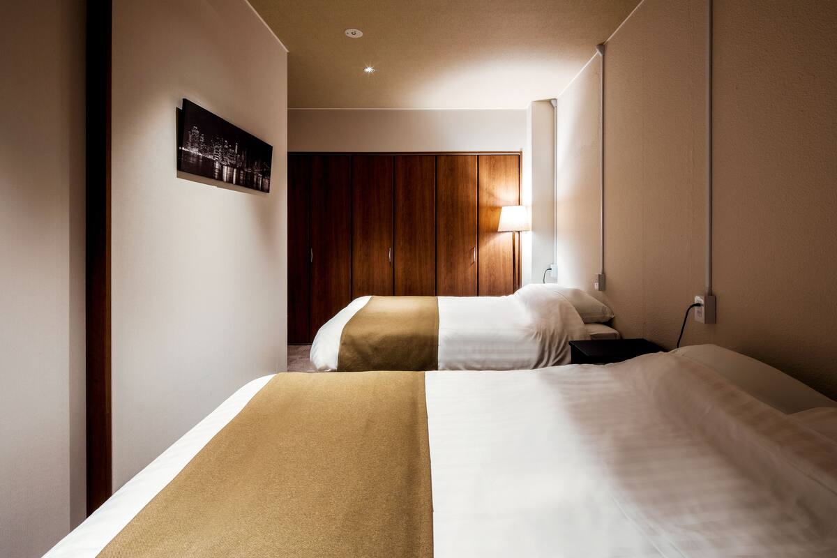 Grand Suite, Multiple Beds, Non Smoking, Hot Tub | Premium bedding, pillowtop beds, minibar, blackout drapes
