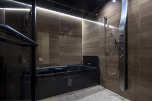 Deluxe Suite, Multiple Beds, Non Smoking, Hot Tub | Jetted bathtub - Randor Residence Hiroshima Suites (Hiroshima)