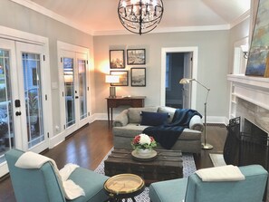 Téléviseur connecté, foyer, livres