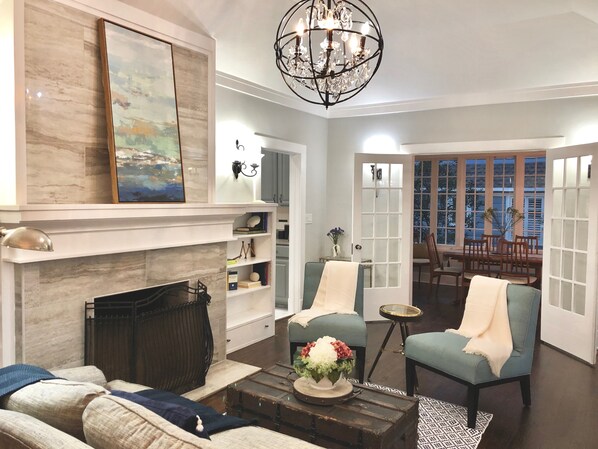 Smart TV, fireplace, books
