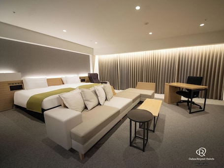 Junior Suite, TRAIN VIEW, Non Smoking | In-room safe, desk, blackout drapes, soundproofing. Daiwa Roynet Hotel Kyoto Terrace Hachijo PREMIER