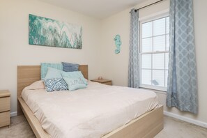 4 bedrooms, desk, iron/ironing board, WiFi