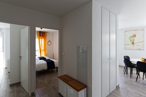 2 bedrooms, iron/ironing board, free WiFi