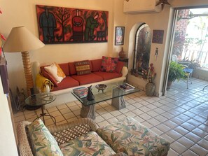 Smart TV, DVD player, books, music library - Gorgeous Romantic Zone condo ACTUALLY on the Beach with Spectacular View! (Puerto Vallarta)