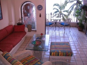 Smart TV, DVD player, books, music library - Gorgeous Romantic Zone condo ACTUALLY on the Beach with Spectacular View! (Puerto Vallarta)