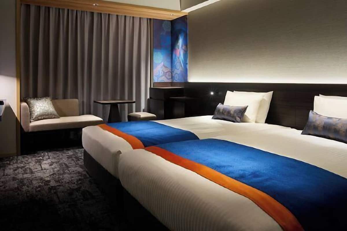 In-room safe, soundproofing, free WiFi, bed sheets