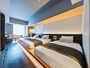 Deluxe Triple Room, Non Smoking | In-room safe, soundproofing, free WiFi, bed sheets