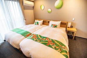 Quarto duplo econômico | Escrivaninha, espaço de trabalho para notebook, Wi-Fi de cortesia