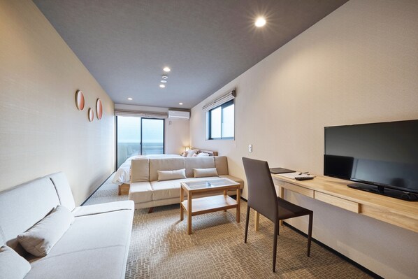 1 habitación, escritorio y espacio para trabajar con laptop 