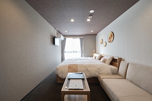 Desk, blackout drapes, free WiFi, bed sheets - Stay SAKURA Kyoto Gion North (Kyoto)