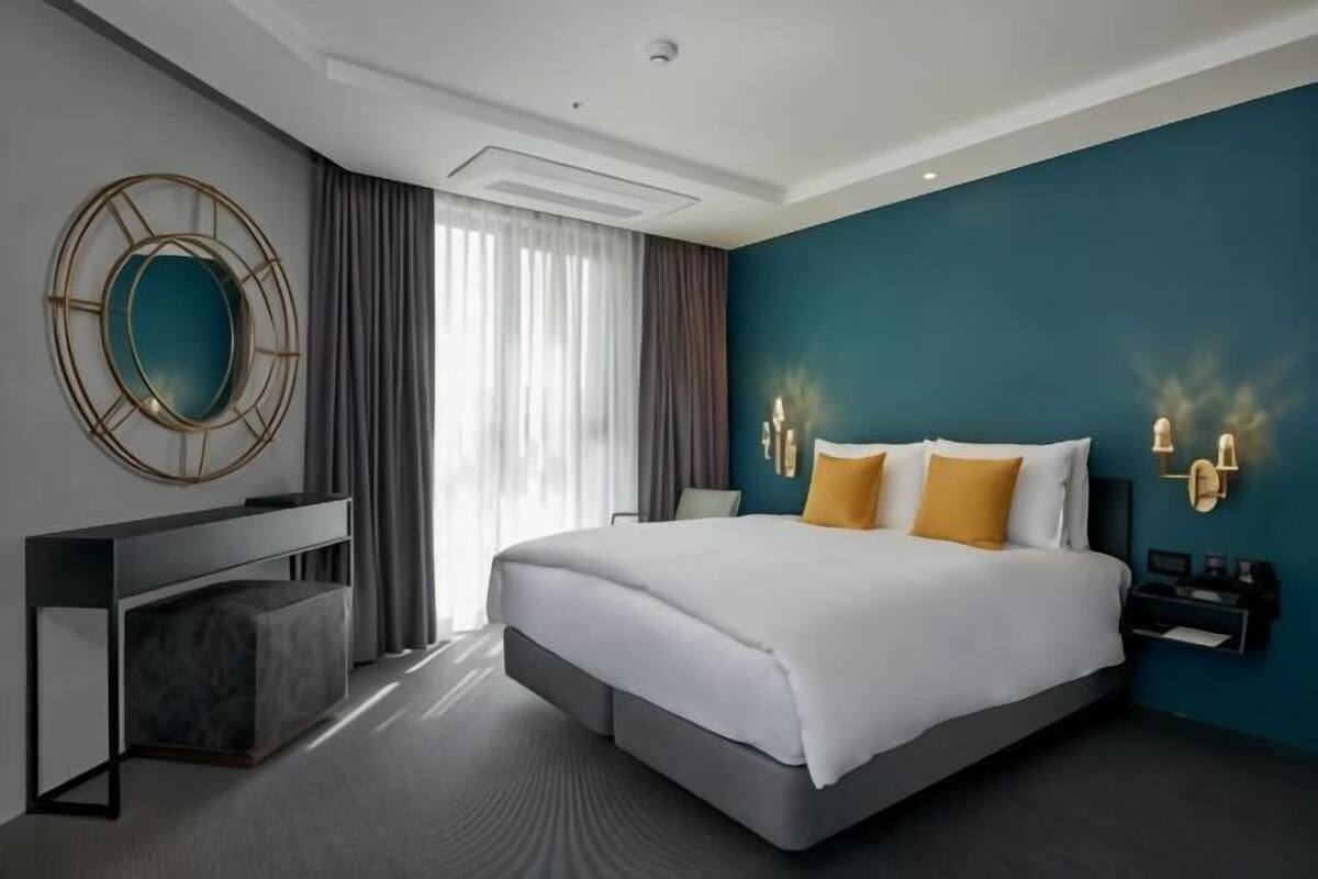 Luxe beddengoed, een kluis op de kamer, individueel gemeubileerd