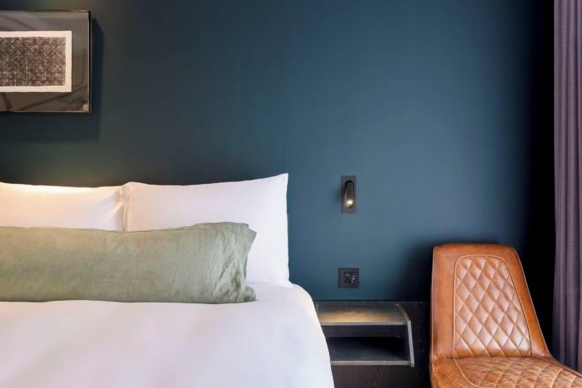 Premium bedding, in-room safe, desk, blackout drapes