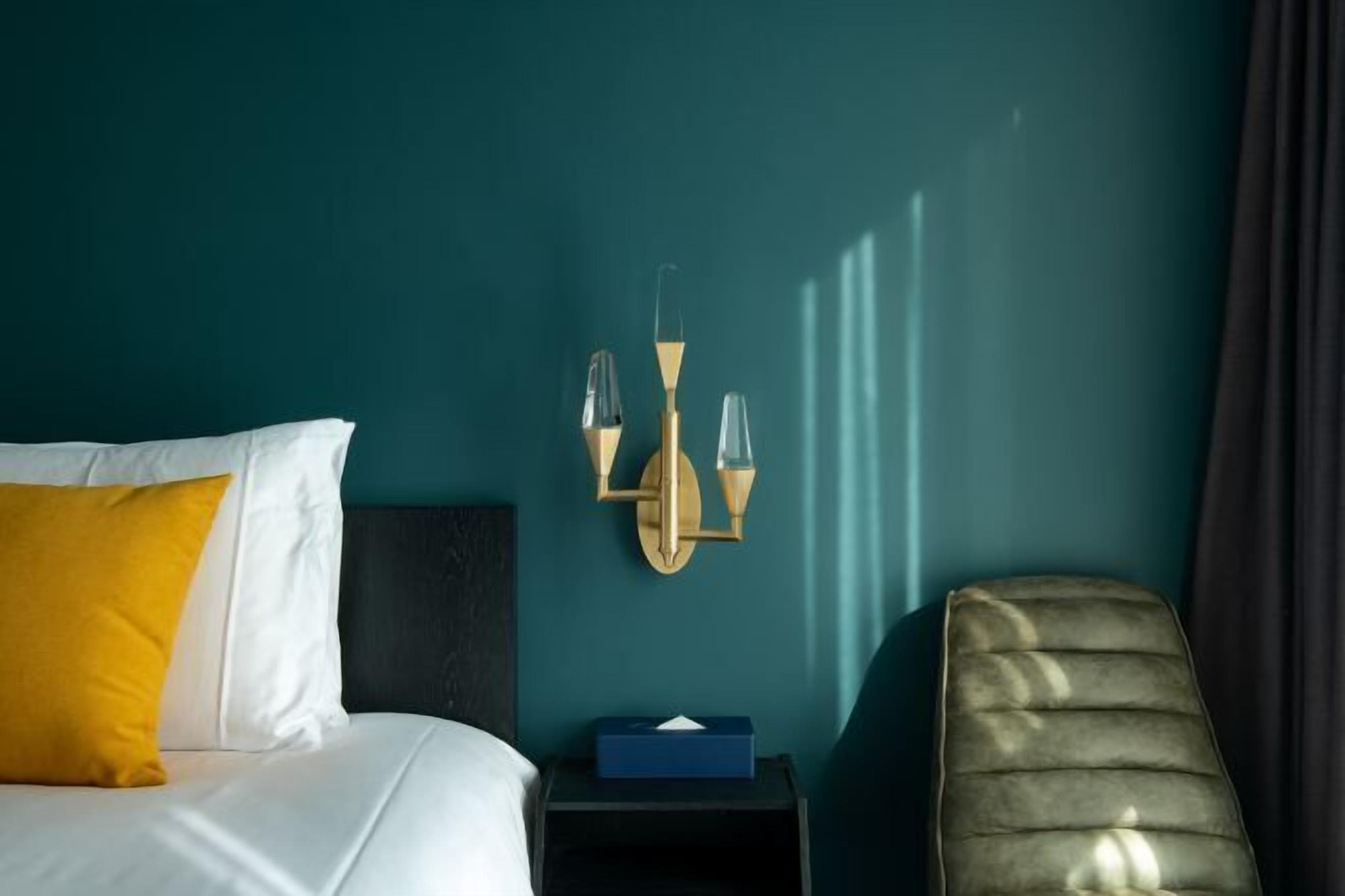 Ropa de cama de alta calidad, caja fuerte, mobiliario individual