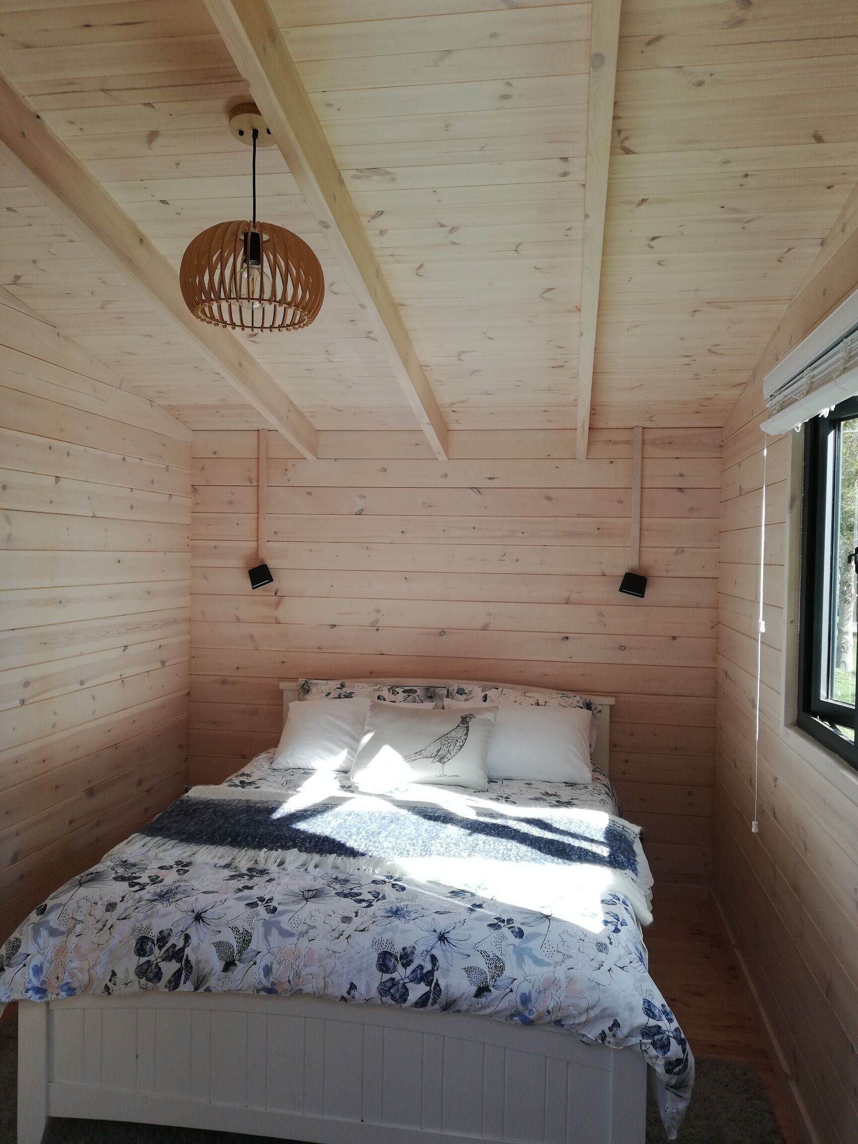 4 bedrooms, bed sheets