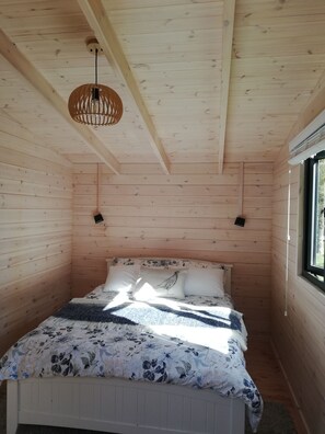 4 bedrooms, bed sheets - Cosy Country Cottage - Hot Tub- Pizza Oven- Fire Pit - Rural Setting On 4 Acres (Raetihi)