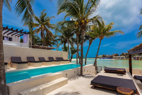 Am Strand, weißer Sandstrand