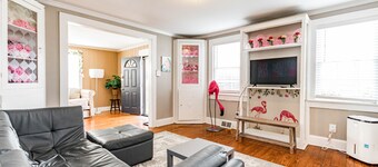 完璧なクリーンハウス-ローリーのダウンタウンに泊まろう！