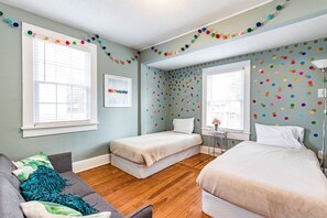 3 bedrooms, iron/ironing board, free WiFi, bed sheets