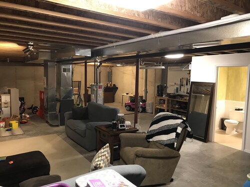 Beautiful Home 15 min from EAA and Close to EVERYTHING ELSE